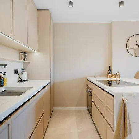 Apartment Luxe Op Geweldige Locatie *